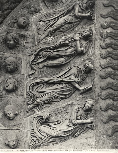 Alinari, Fratelli — Perugia - Chiesa dei Santi Andrea e Bernardino, dettaglio della Lunetta sopra la Porta. (Agostino di Ant. Ducci 1461) — particolare